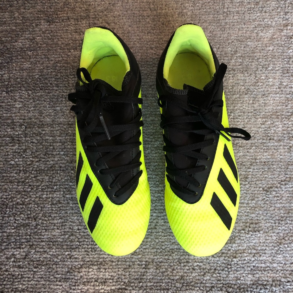 Adidas Soccer Cleats boy sz 4